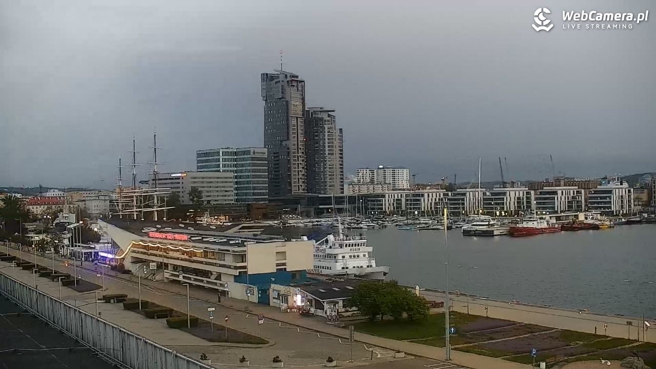 GDYNIA - widok na Przystań Jachtową - 15 maj 2025, 04:21