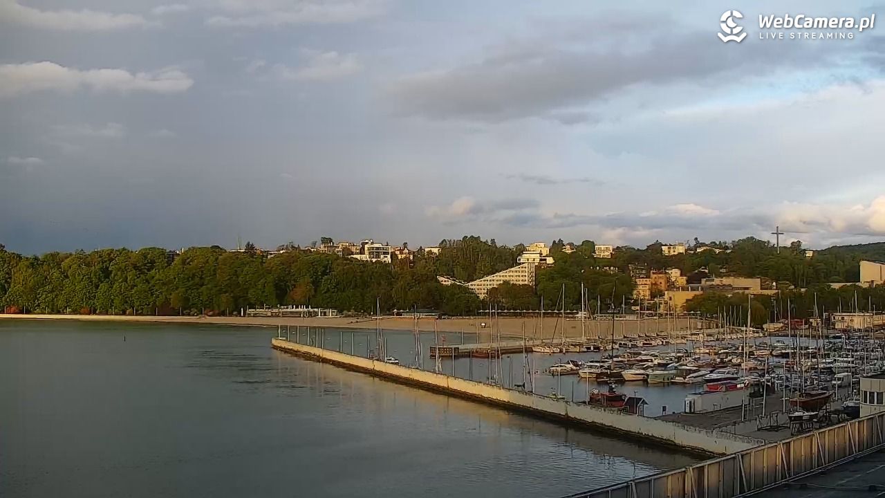 GDYNIA - widok na Przystań Jachtową - 15 maj 2025, 05:22