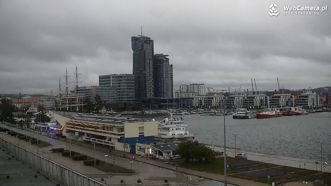 GDYNIA - widok na Przystań Jachtową - 17 maj 2025, 04:47