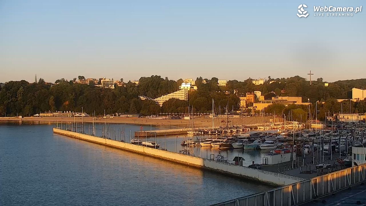 GDYNIA - widok na Przystań Jachtową - 09 sierpień 2026, 05:39