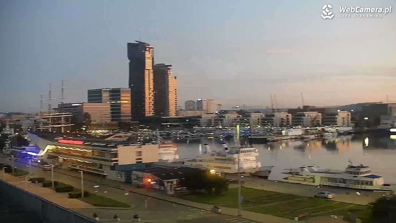 GDYNIA - widok na Przystań Jachtową - 26 lipiec 2025, 04:13