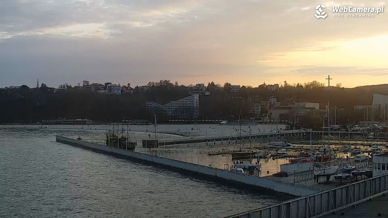 GDYNIA - widok na Przystań Jachtową - 28 marzec 2026, 17:49