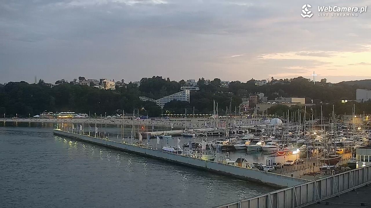 GDYNIA - widok na Przystań Jachtową - 25 lipiec 2025, 21:28