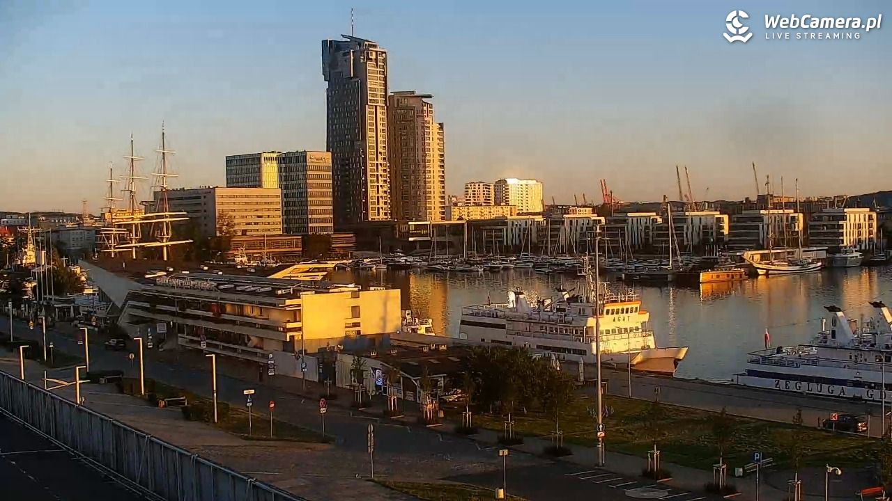 GDYNIA - widok na Przystań Jachtową - 09 sierpień 2026, 05:40