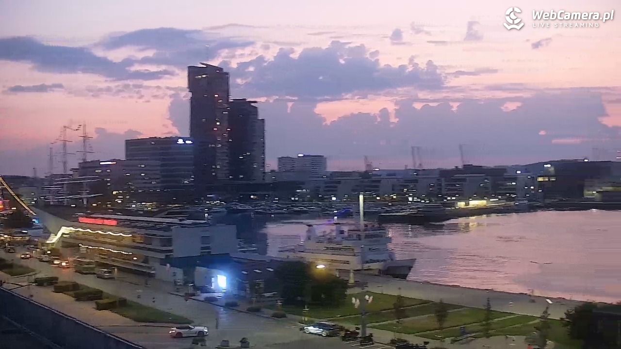 GDYNIA - widok na Przystań Jachtową - 28 czerwiec 2026, 22:11
