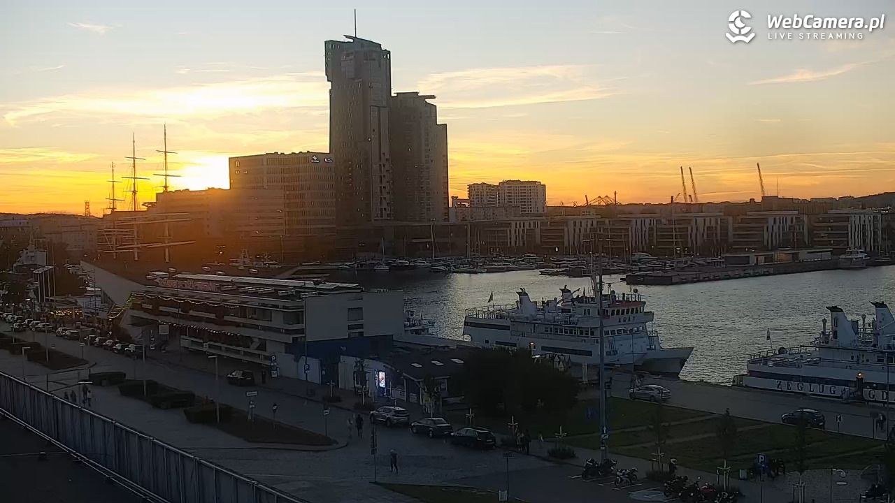 GDYNIA - widok na Przystań Jachtową - 12 sierpień 2026, 20:21
