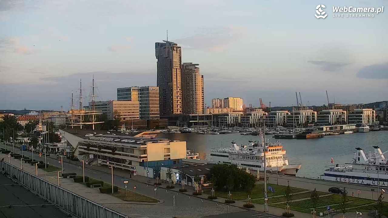 GDYNIA - widok na Przystań Jachtową - 10 sierpień 2026, 05:22