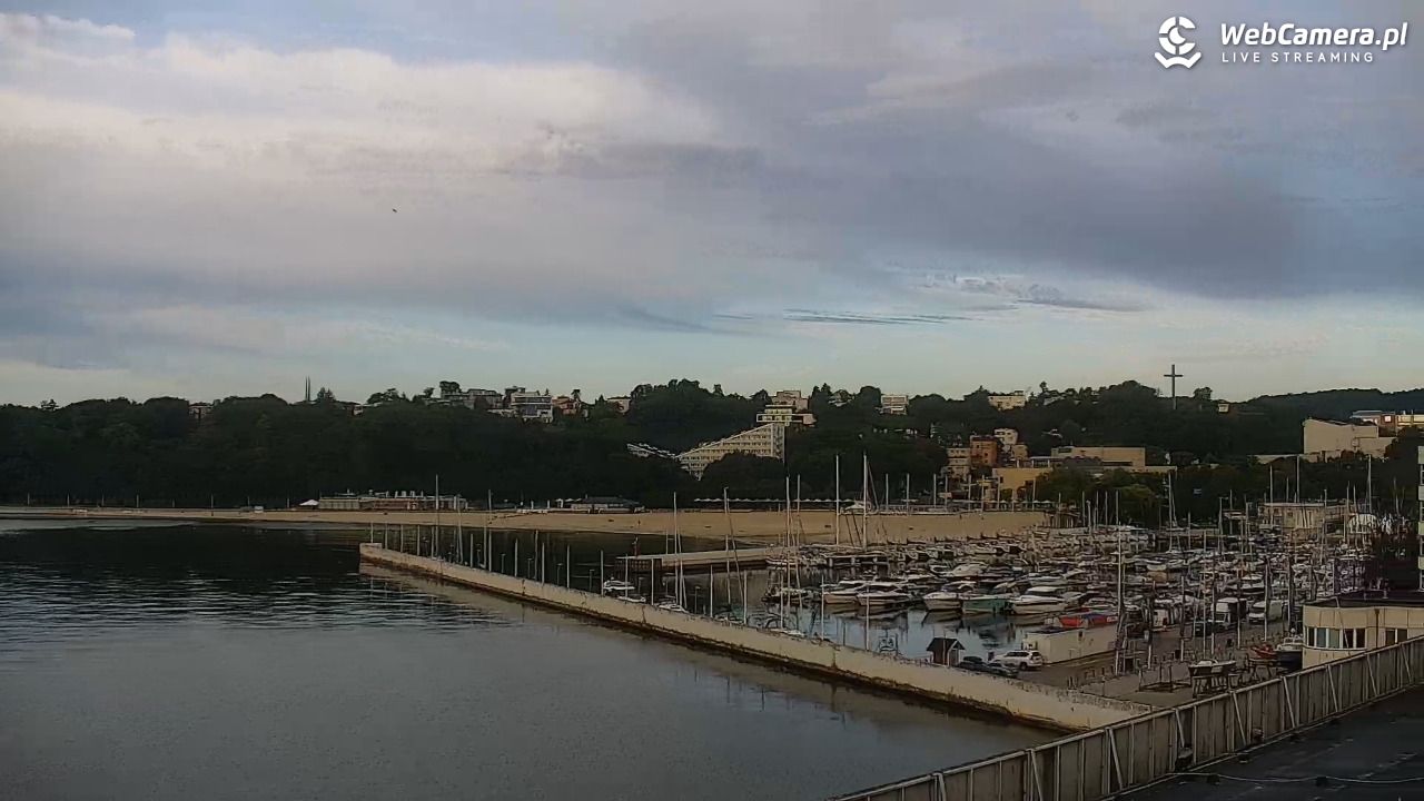 GDYNIA - widok na Przystań Jachtową - 13 sierpień 2026, 06:41