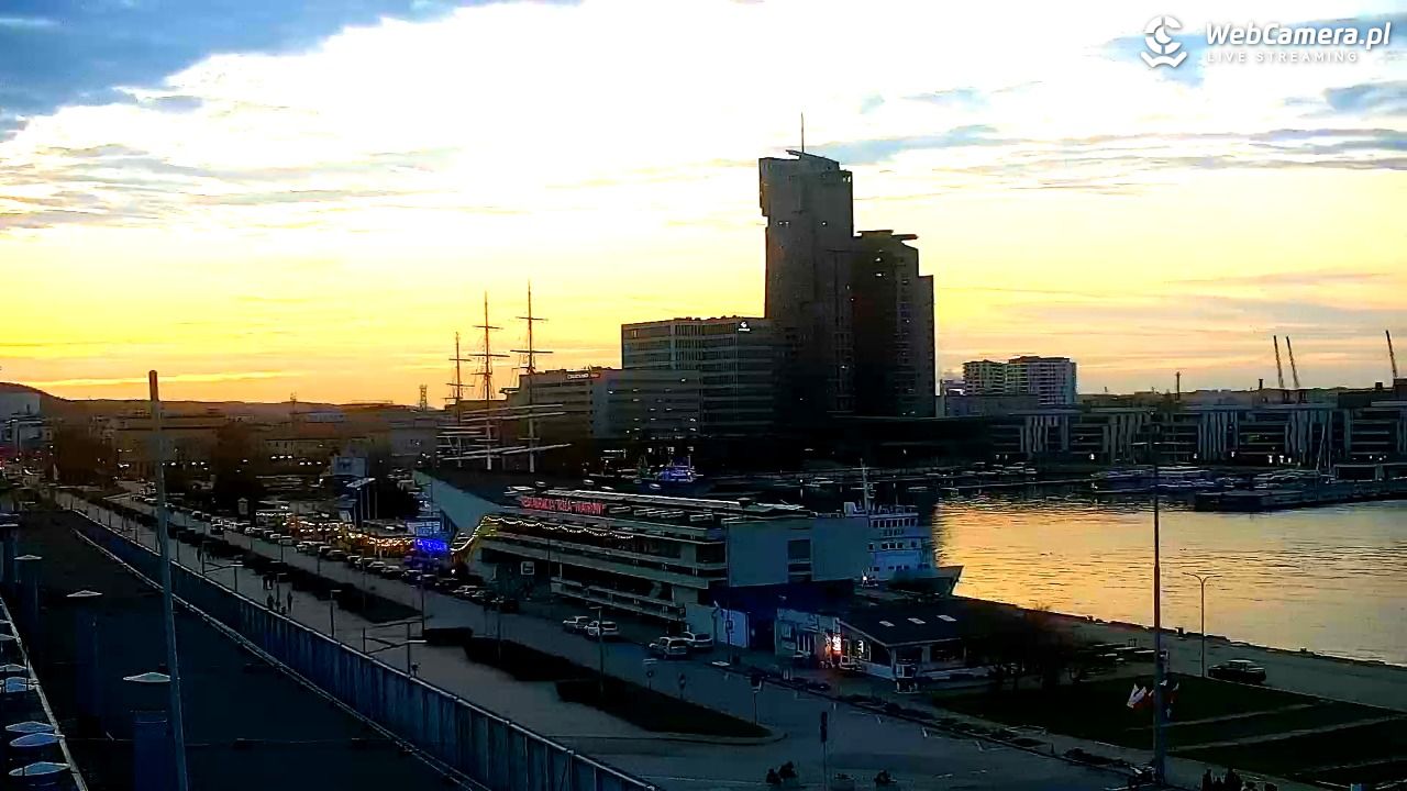 GDYNIA - widok na Przystań Jachtową - 28 marzec 2026, 18:22