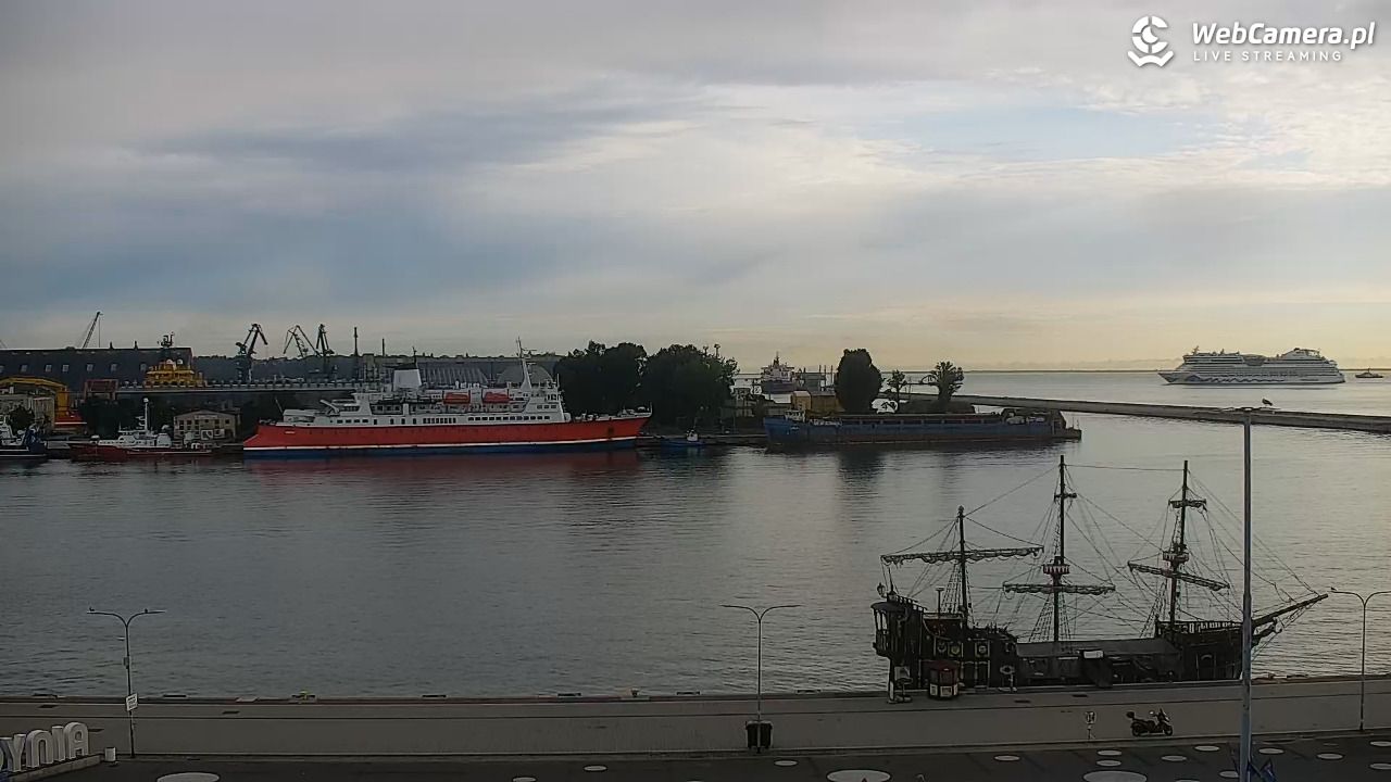 GDYNIA - widok na Przystań Jachtową - 13 sierpień 2026, 07:07