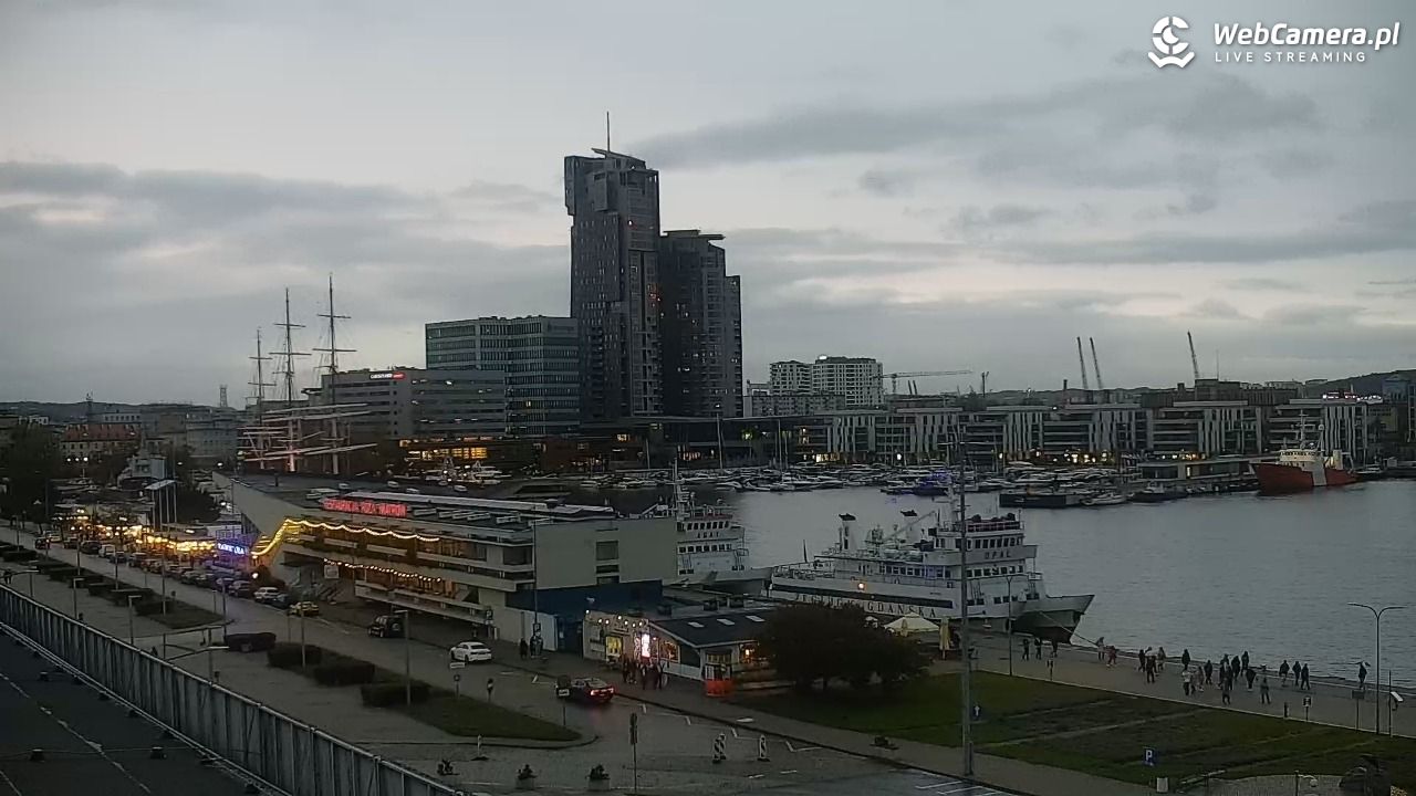 GDYNIA - widok na Przystań Jachtową - 24 październik 2025, 17:27