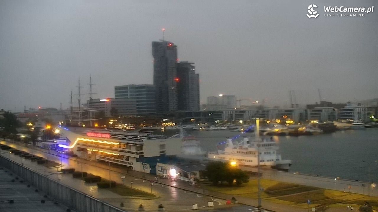 GDYNIA - widok na Przystań Jachtową - 09 czerwiec 2025, 03:52