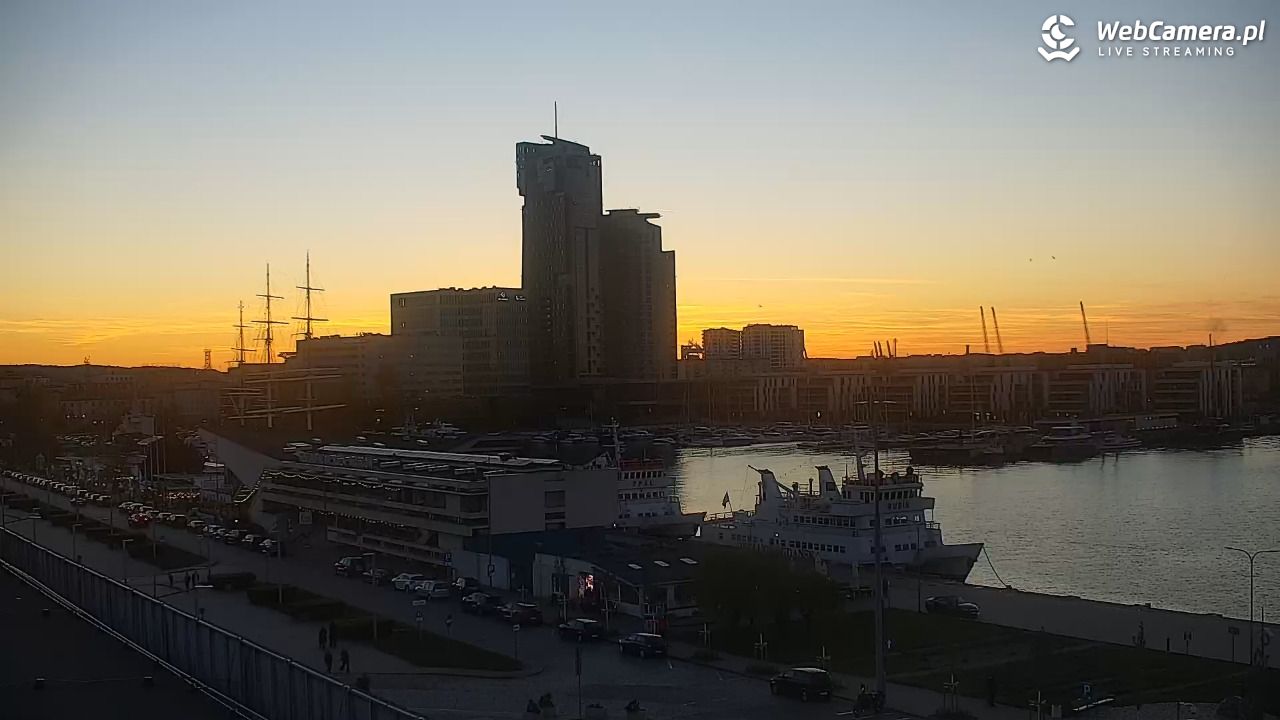 GDYNIA - widok na Przystań Jachtową - 09 maj 2026, 20:40