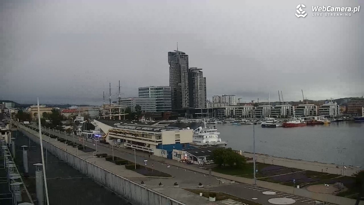 GDYNIA - widok na Przystań Jachtową - 15 maj 2025, 04:47