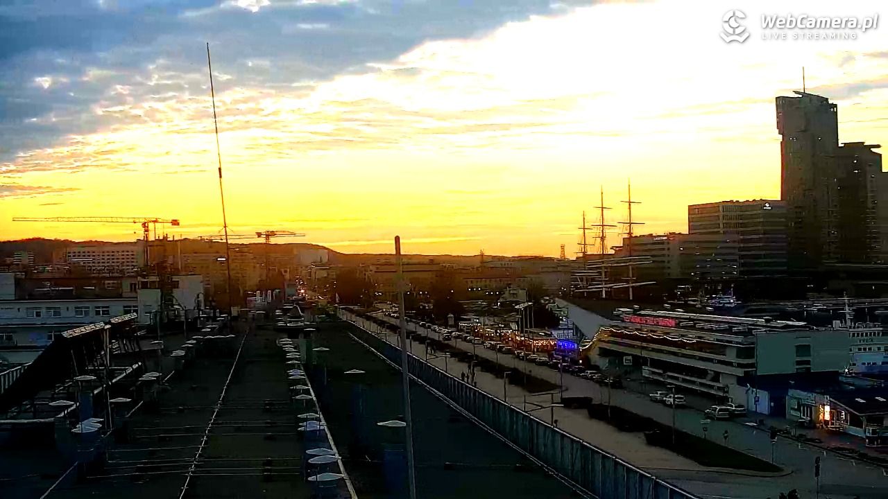 GDYNIA - widok na Przystań Jachtową - 28 marzec 2026, 18:22
