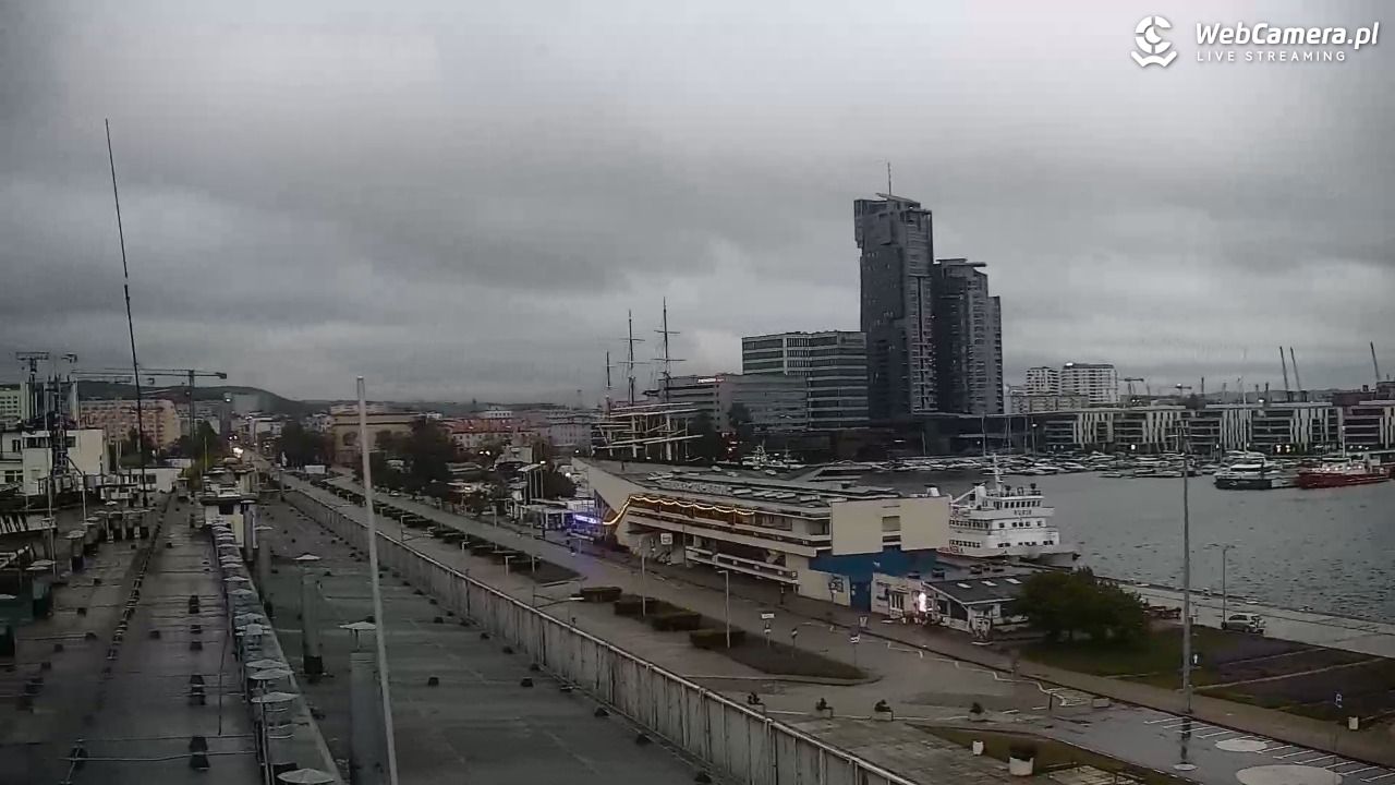GDYNIA - widok na Przystań Jachtową - 17 maj 2025, 04:47