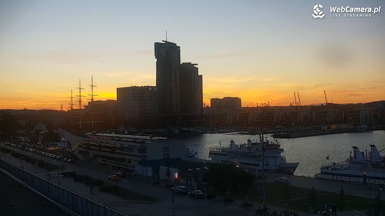 GDYNIA - widok na Przystań Jachtową - 12 sierpień 2026, 20:32