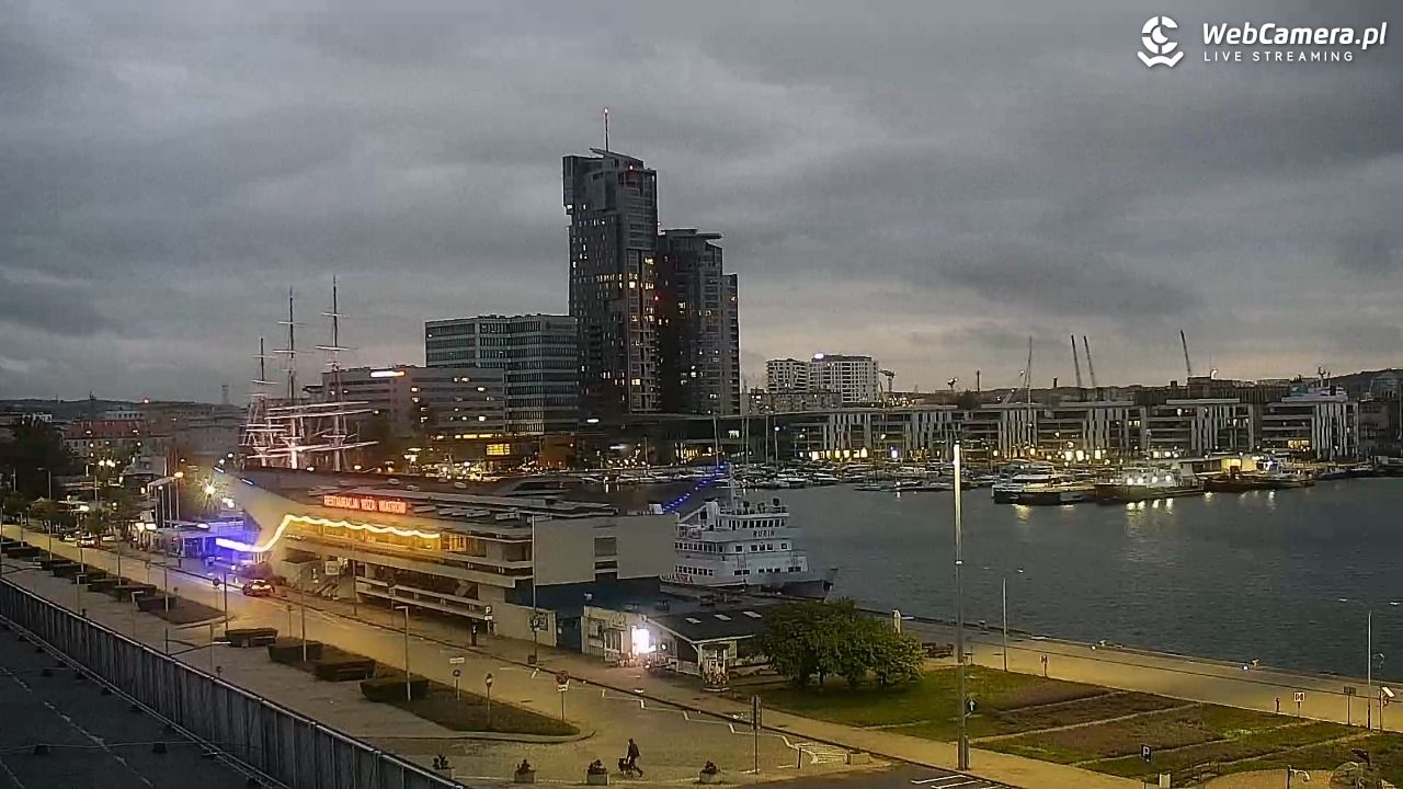 GDYNIA - widok na Przystań Jachtową - 15 maj 2025, 21:08