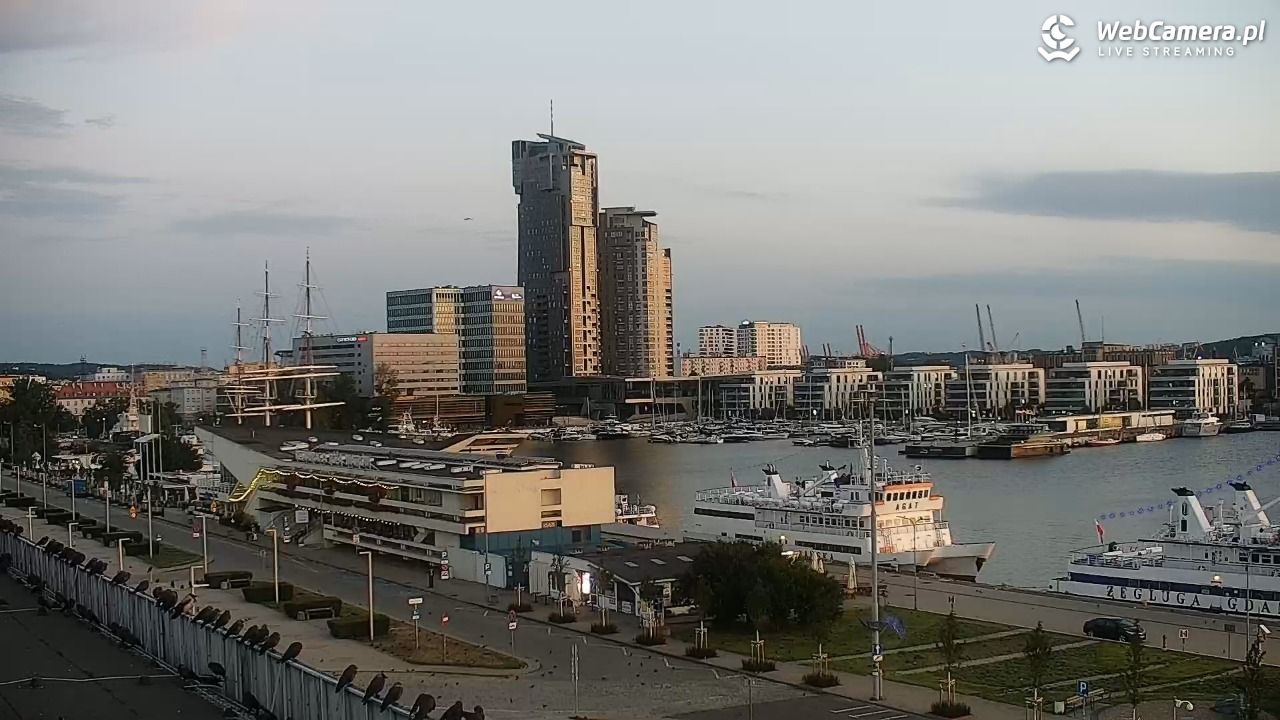 GDYNIA - widok na Przystań Jachtową - 10 sierpień 2026, 05:02