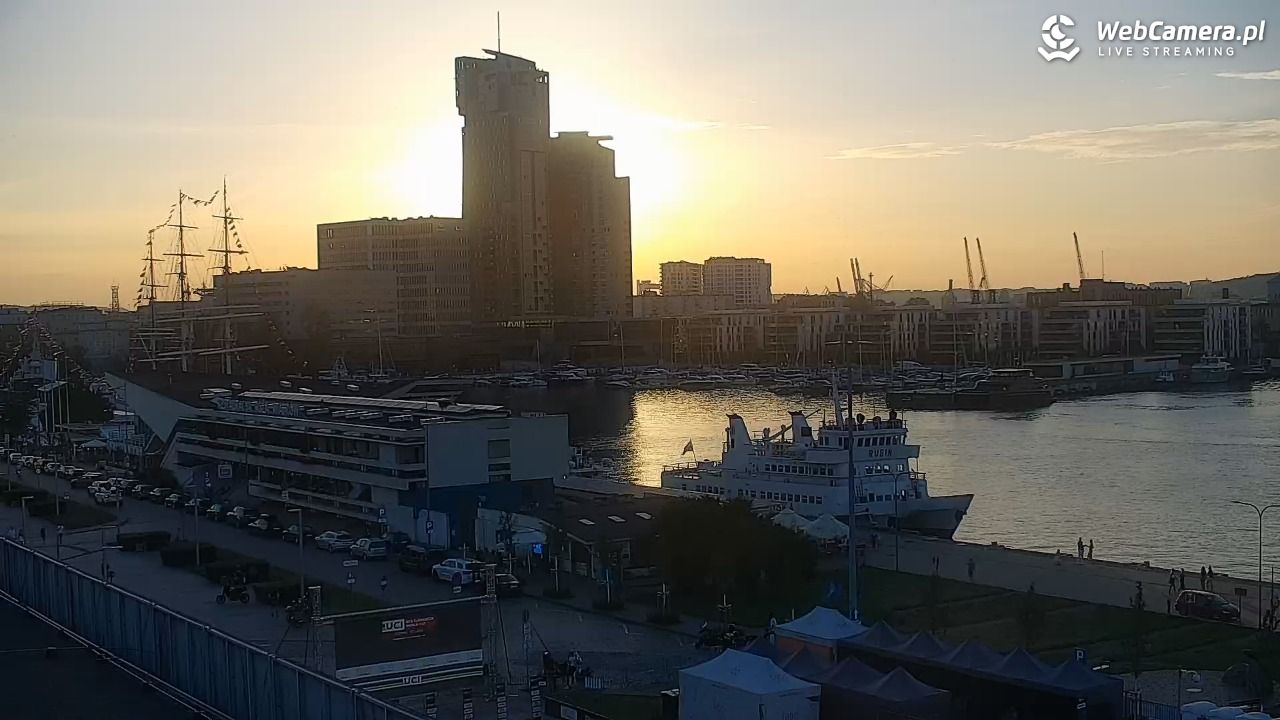 GDYNIA - widok na Przystań Jachtową - 27 czerwiec 2026, 20:38