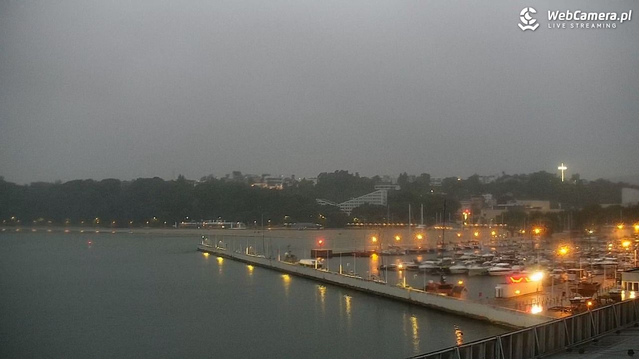 GDYNIA - widok na Przystań Jachtową - 09 czerwiec 2025, 03:52