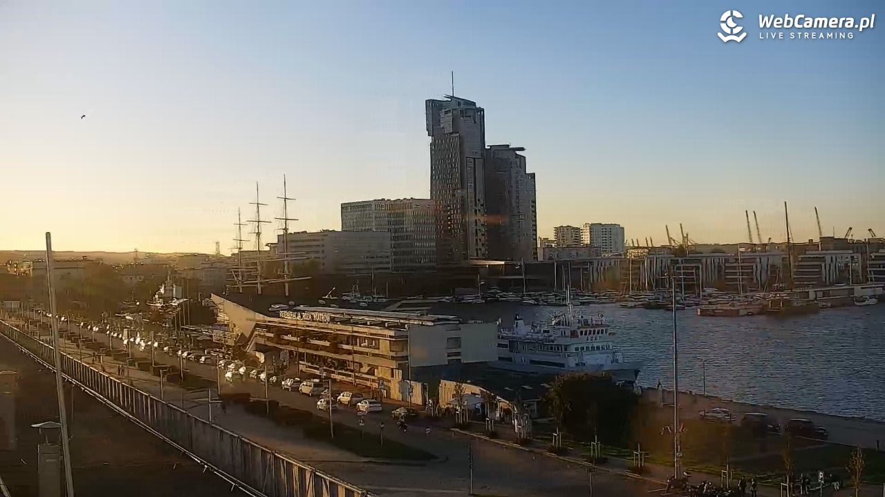 GDYNIA - widok na Przystań Jachtową - 27 wresień 2026, 17:54