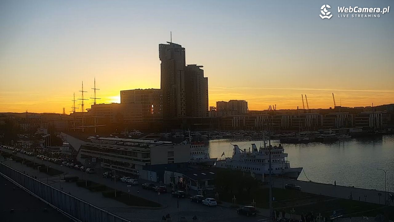 GDYNIA - widok na Przystań Jachtową - 09 maj 2026, 20:19