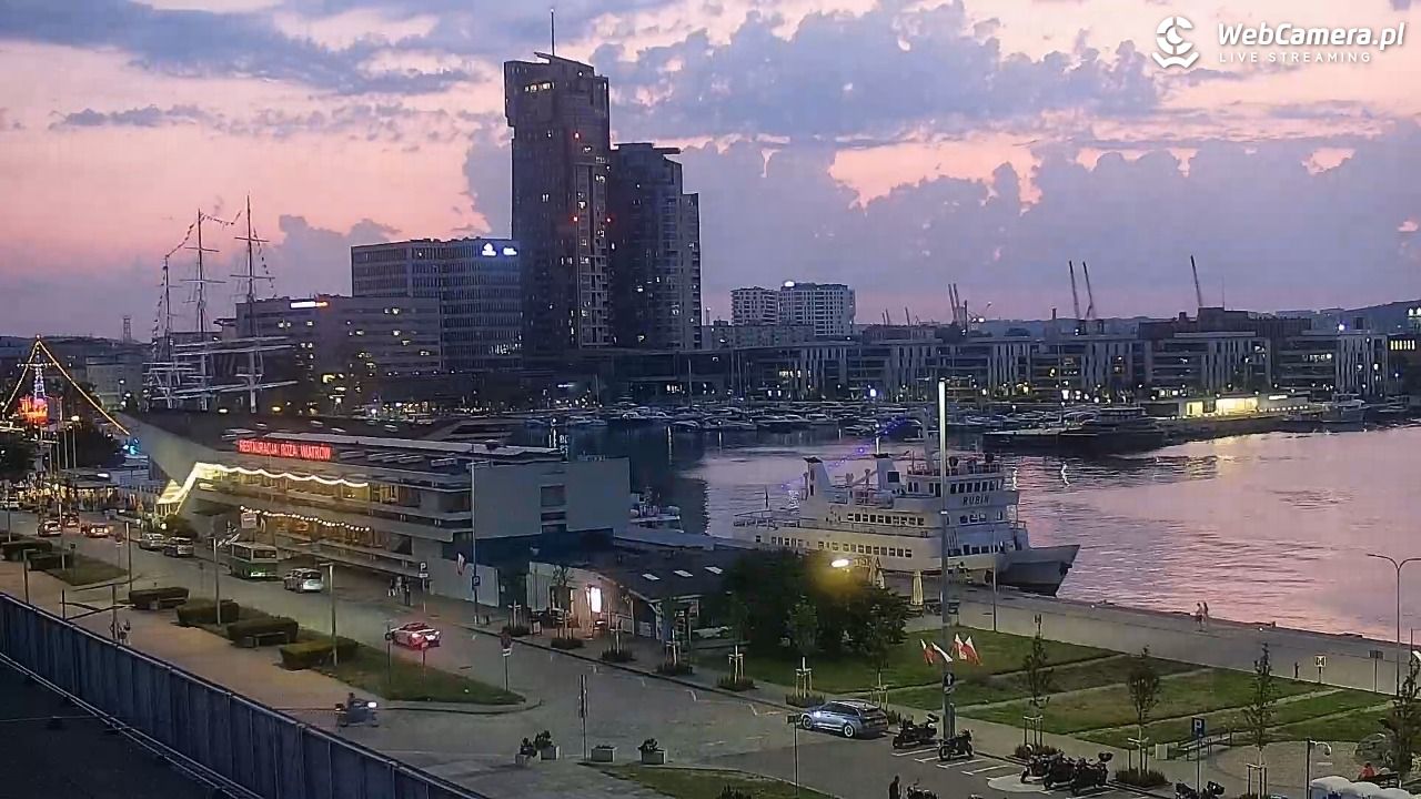 GDYNIA - widok na Przystań Jachtową - 28 czerwiec 2026, 22:11