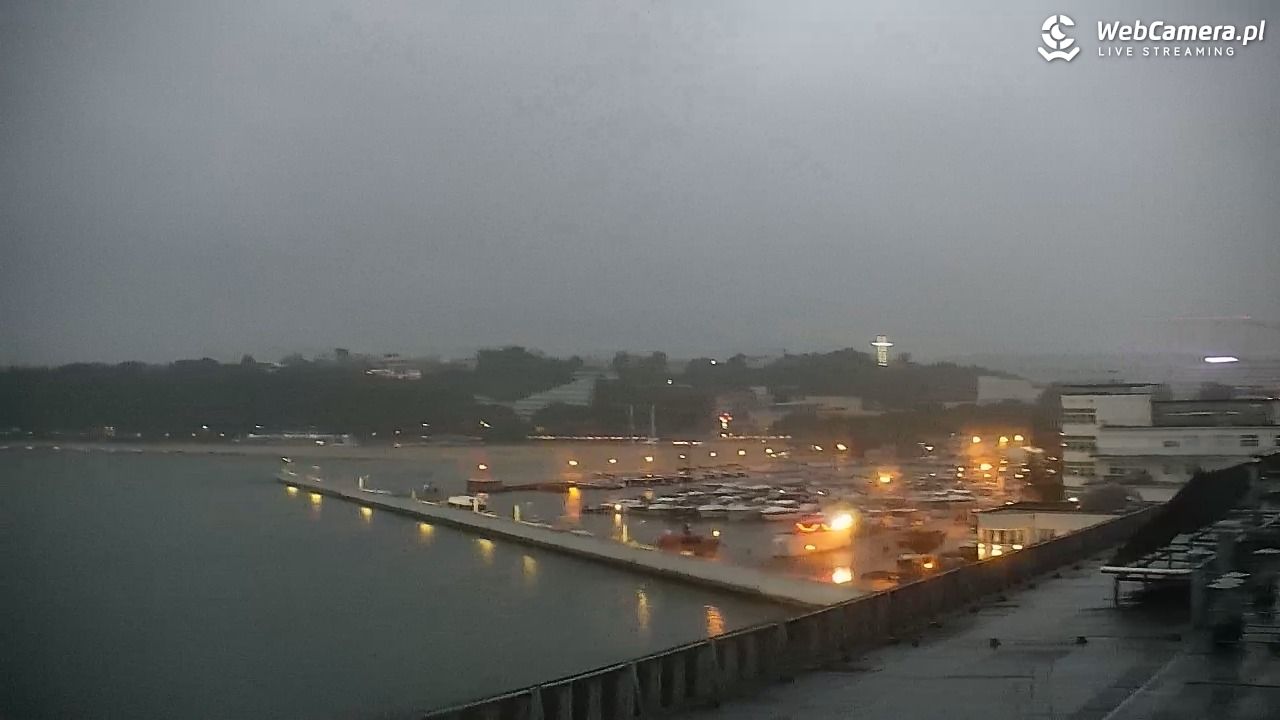 GDYNIA - widok na Przystań Jachtową - 09 czerwiec 2025, 03:54