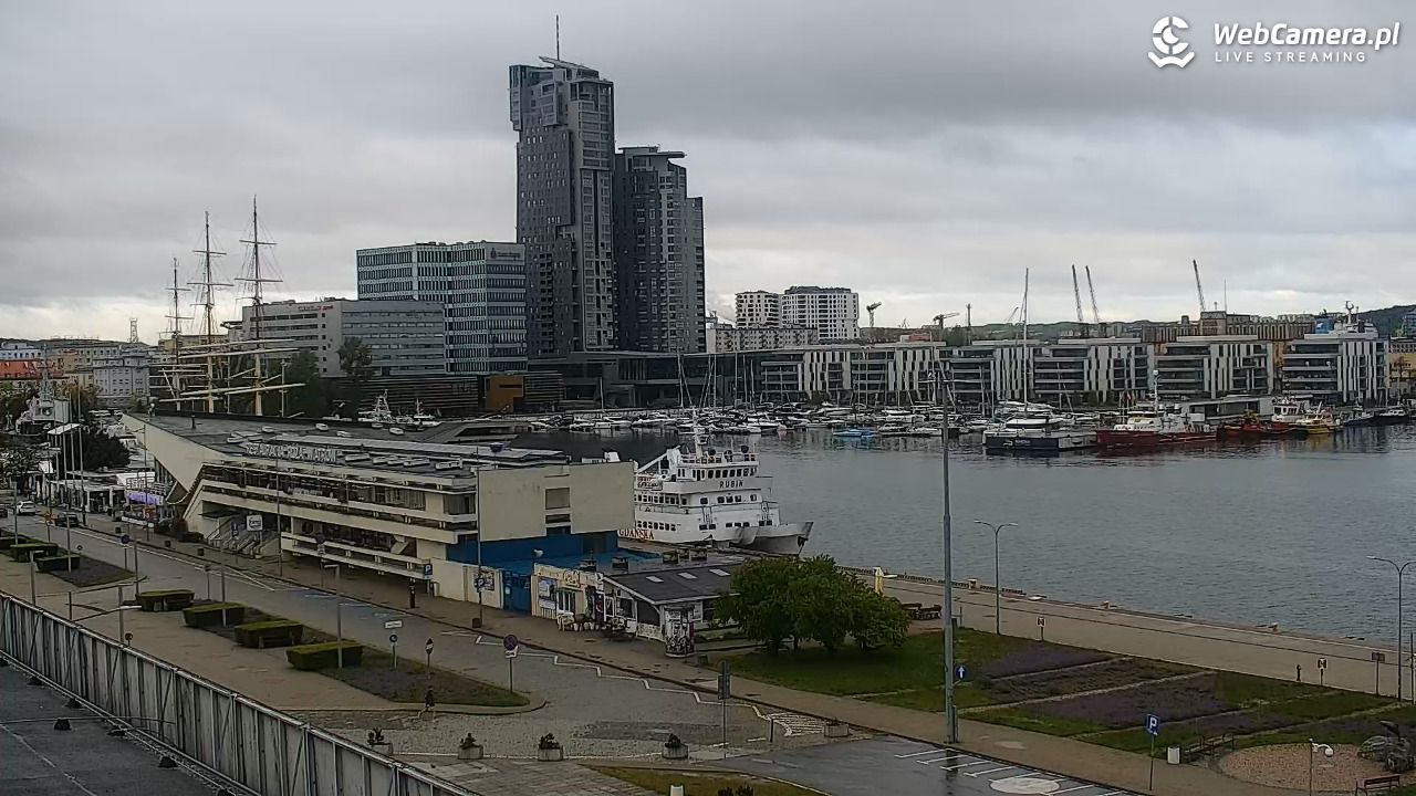 GDYNIA - widok na Przystań Jachtową - 15 maj 2025, 06:56