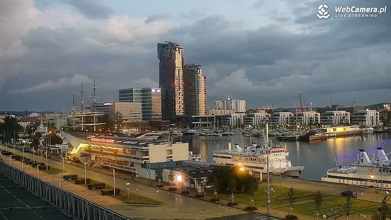 GDYNIA - widok na Przystań Jachtową - 11 sierpień 2026, 04:43