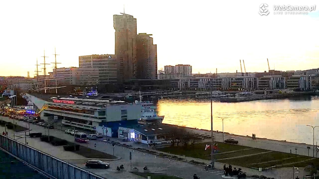 GDYNIA - widok na Przystań Jachtową - 28 marzec 2026, 18:22