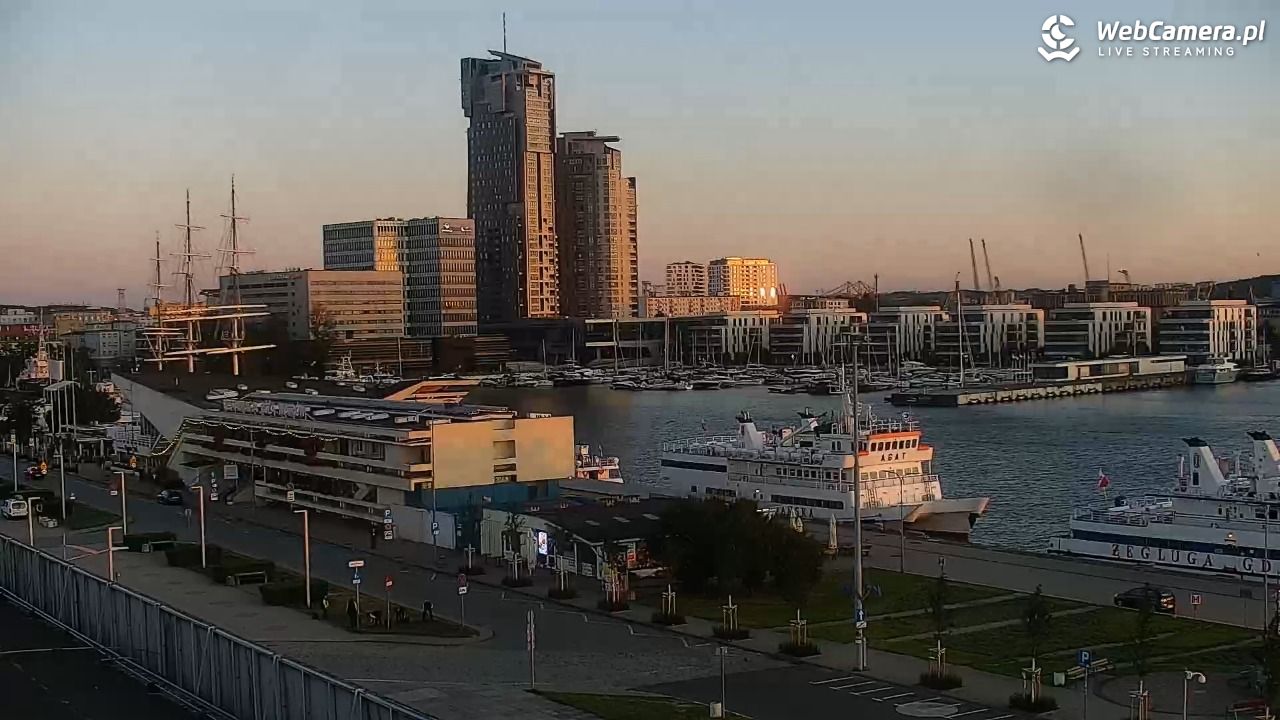 GDYNIA - widok na Przystań Jachtową - 12 sierpień 2026, 05:23