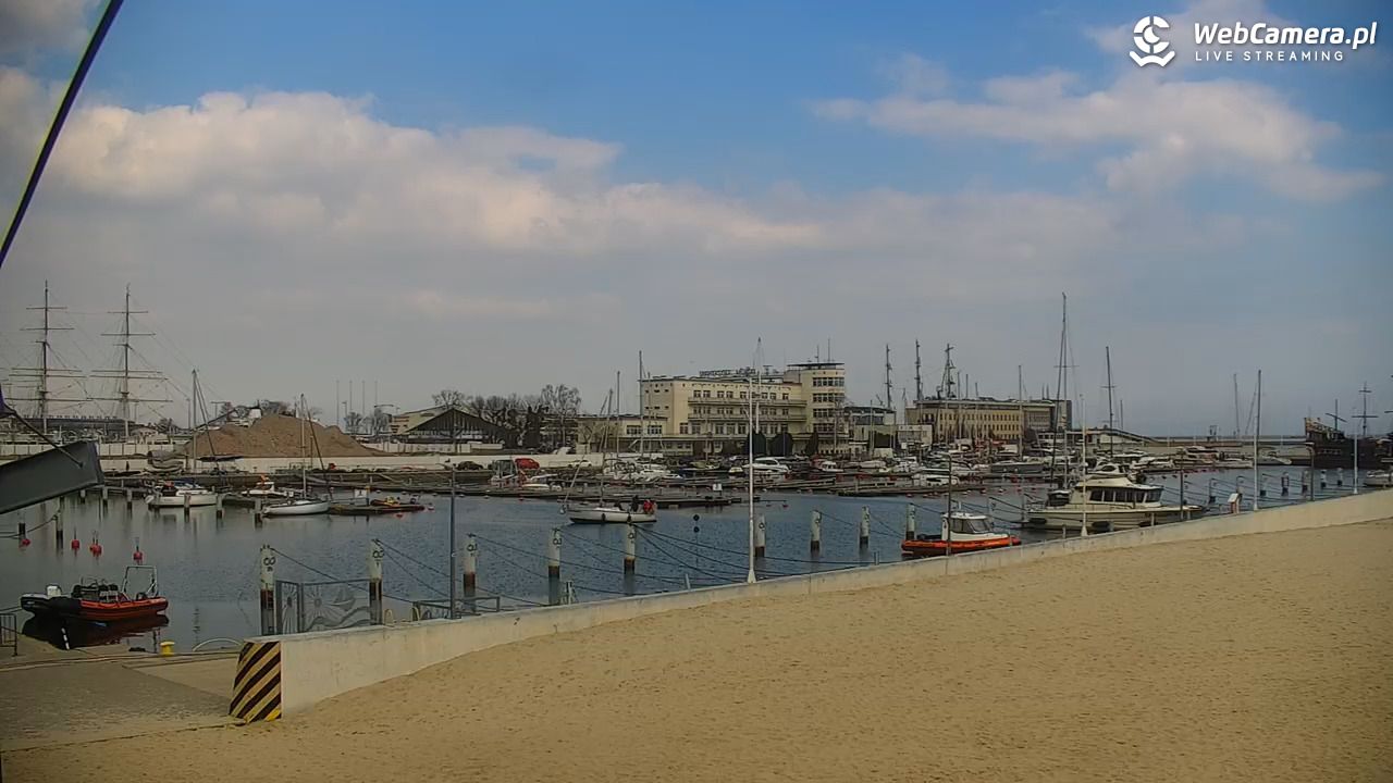 GDYNIA - widok na plażę i marinę - 15 kwiecień 2026, 14:32
