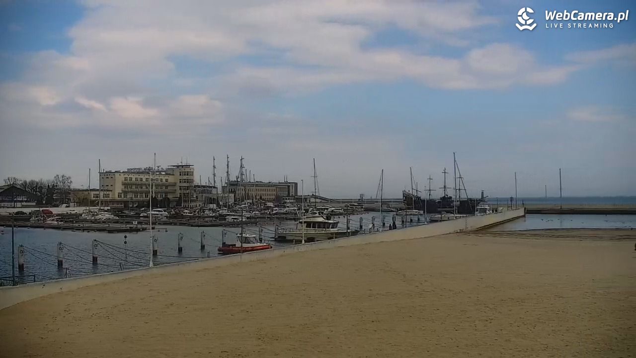 GDYNIA - widok na plażę i marinę - 15 kwiecień 2026, 14:53