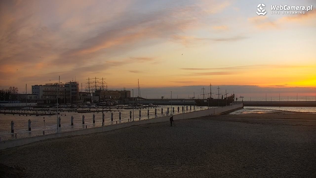GDYNIA - widok na plażę i marinę - 01 marzec 2026, 06:34