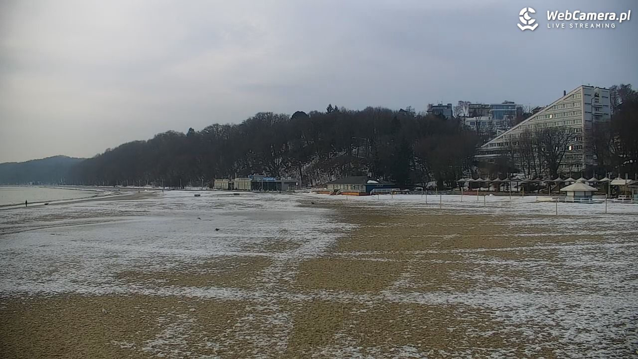 GDYNIA - widok na plażę i marinę - 27 luty 2026, 08:02