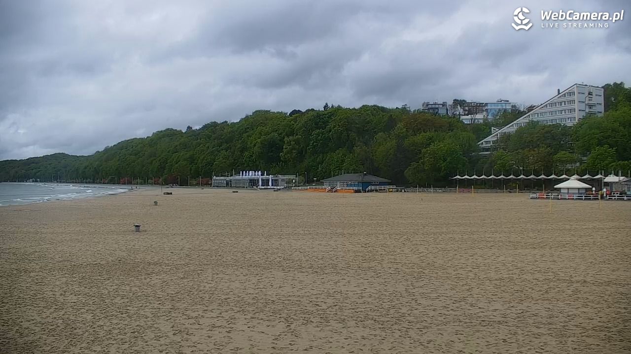 GDYNIA - widok na plażę i marinę - 16 maj 2025, 07:05