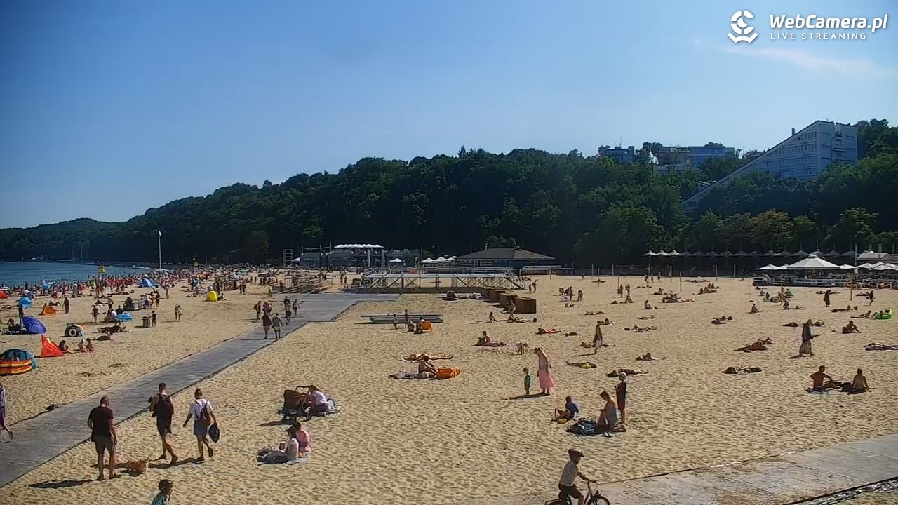 GDYNIA - widok na plażę i marinę - 14 lipiec 2026, 15:40