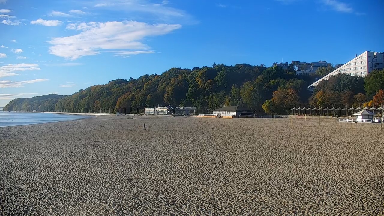 GDYNIA - widok na plażę i marinę - 12 październik 2026, 06:39