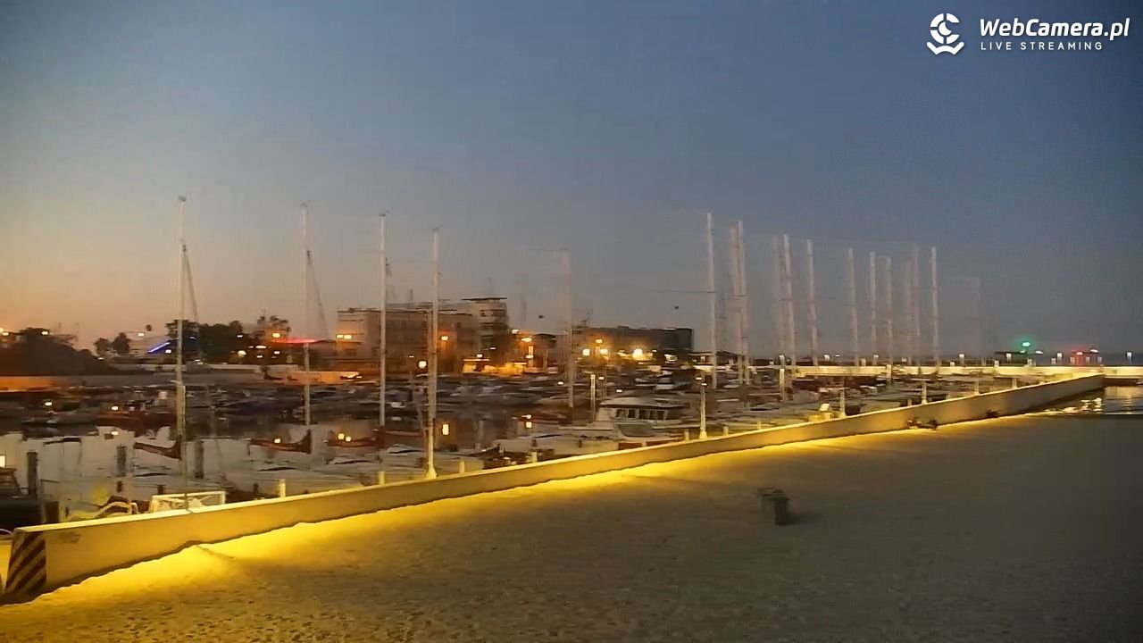 GDYNIA - widok na plażę i marinę - 28 maj 2026, 21:55