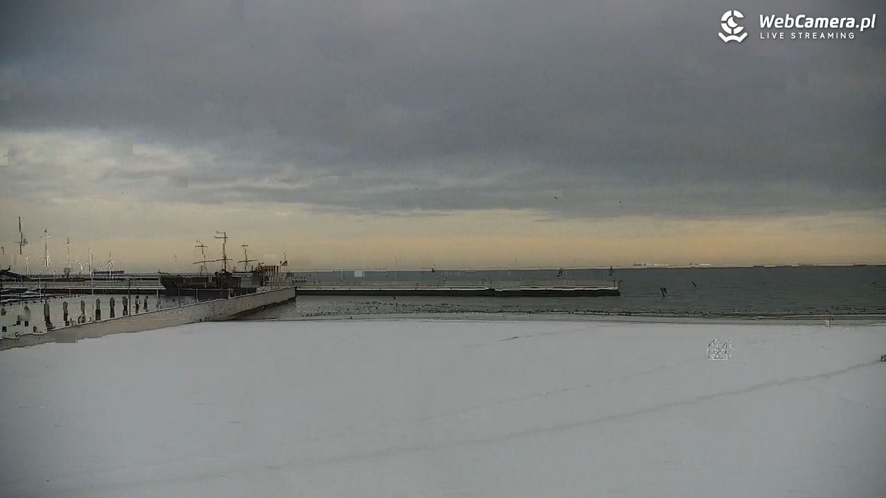 GDYNIA - widok na plażę i marinę - 15 styczeń 2026, 15:10