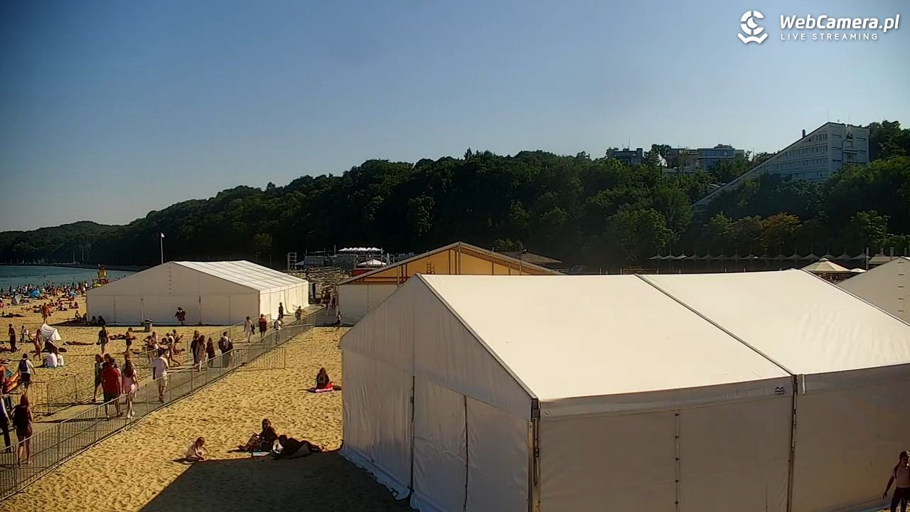 GDYNIA - widok na plażę i marinę - 15 lipiec 2026, 16:31