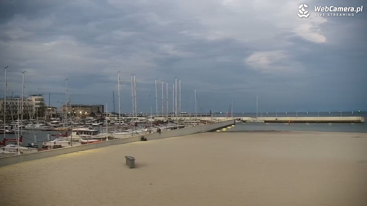 GDYNIA - widok na plażę i marinę - 26 maj 2026, 21:21