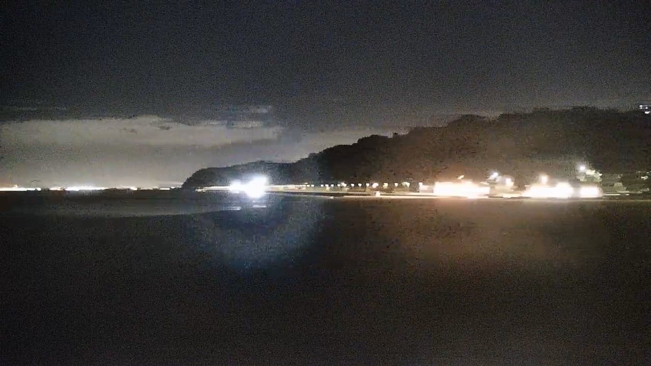 GDYNIA - widok na plażę i marinę - 14 październik 2026, 19:04