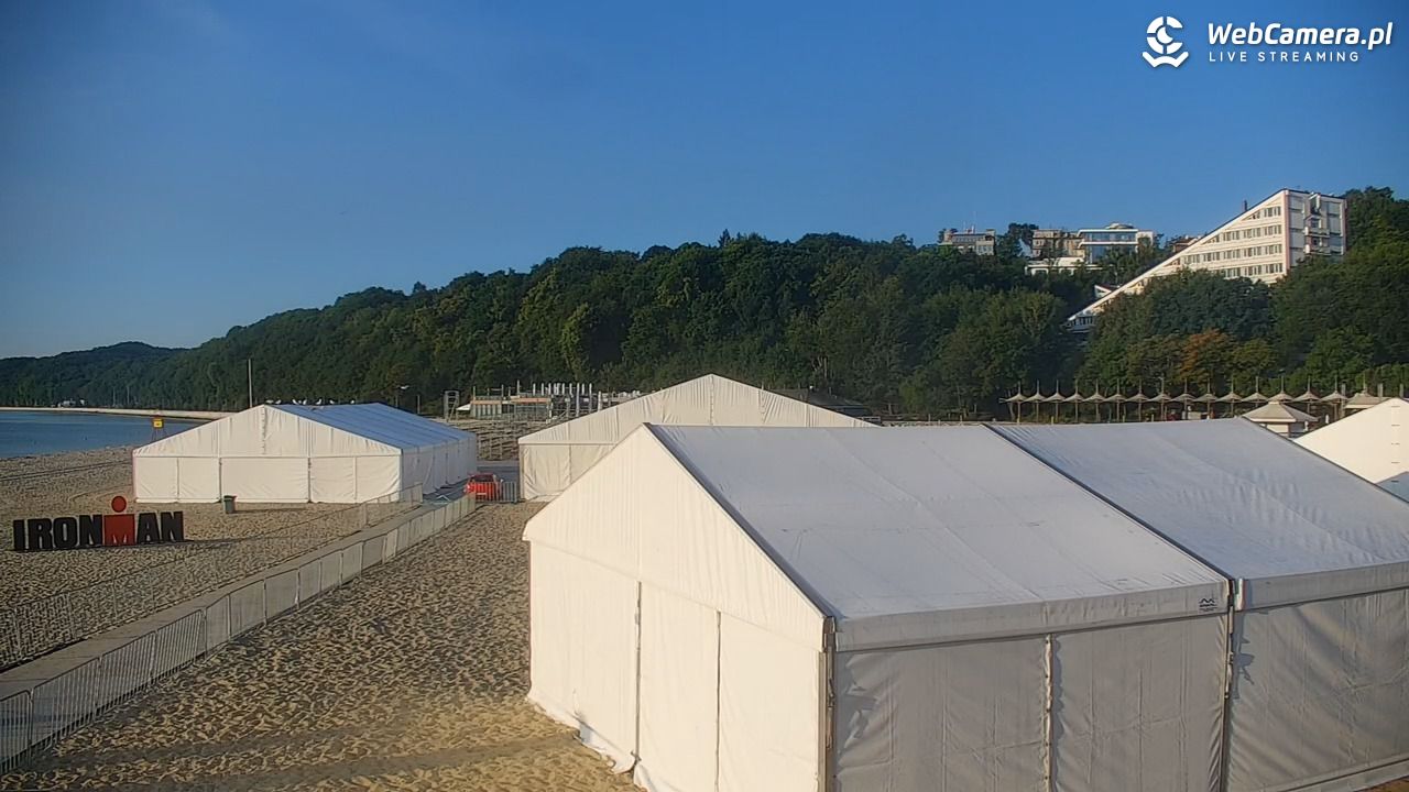 GDYNIA - widok na plażę i marinę - 16 lipiec 2026, 06:09