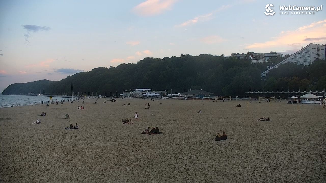 GDYNIA - widok na plażę i marinę - 29 sierpień 2026, 19:43