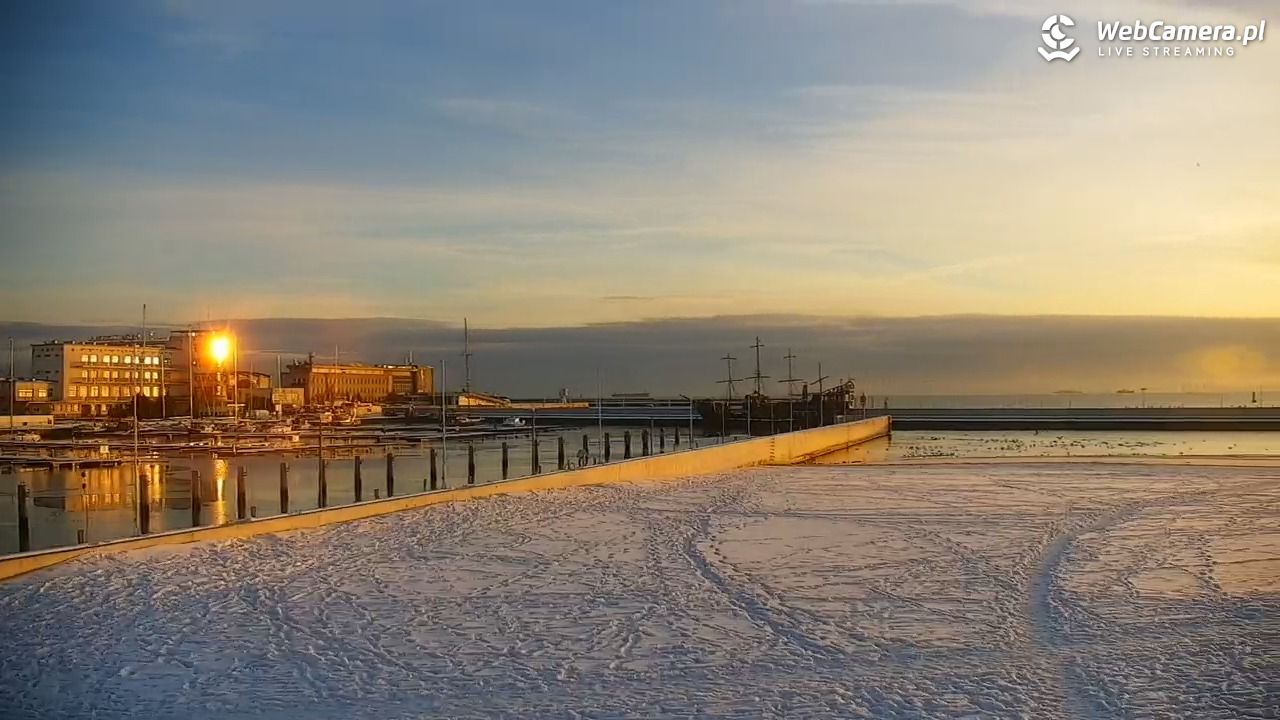 GDYNIA - widok na plażę i marinę - 15 styczeń 2026, 08:27