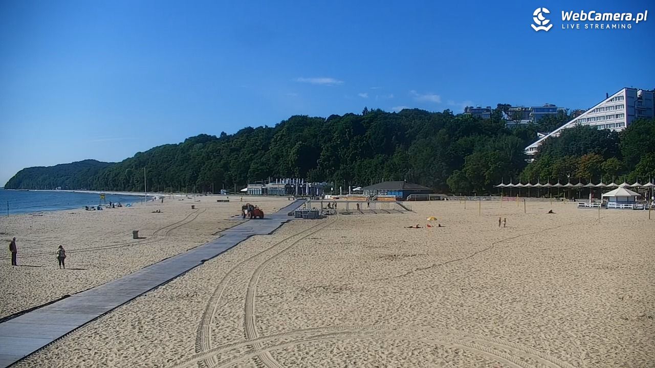 GDYNIA - widok na plażę i marinę - 14 lipiec 2026, 09:03