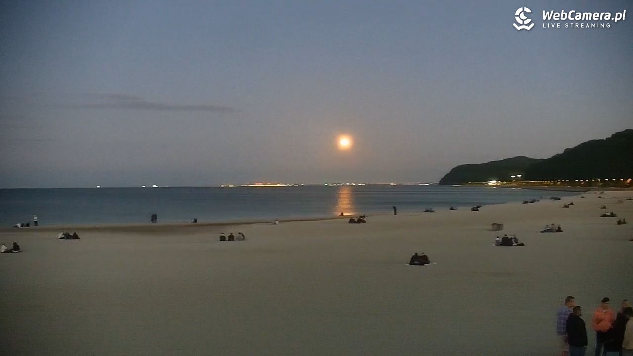 GDYNIA - widok na plażę i marinę - 30 maj 2026, 22:00